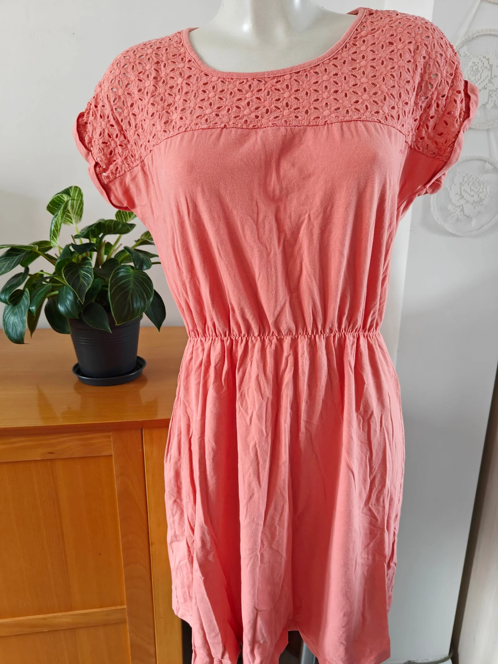 Koraalroze Esmara zomerjurk met broderie kant